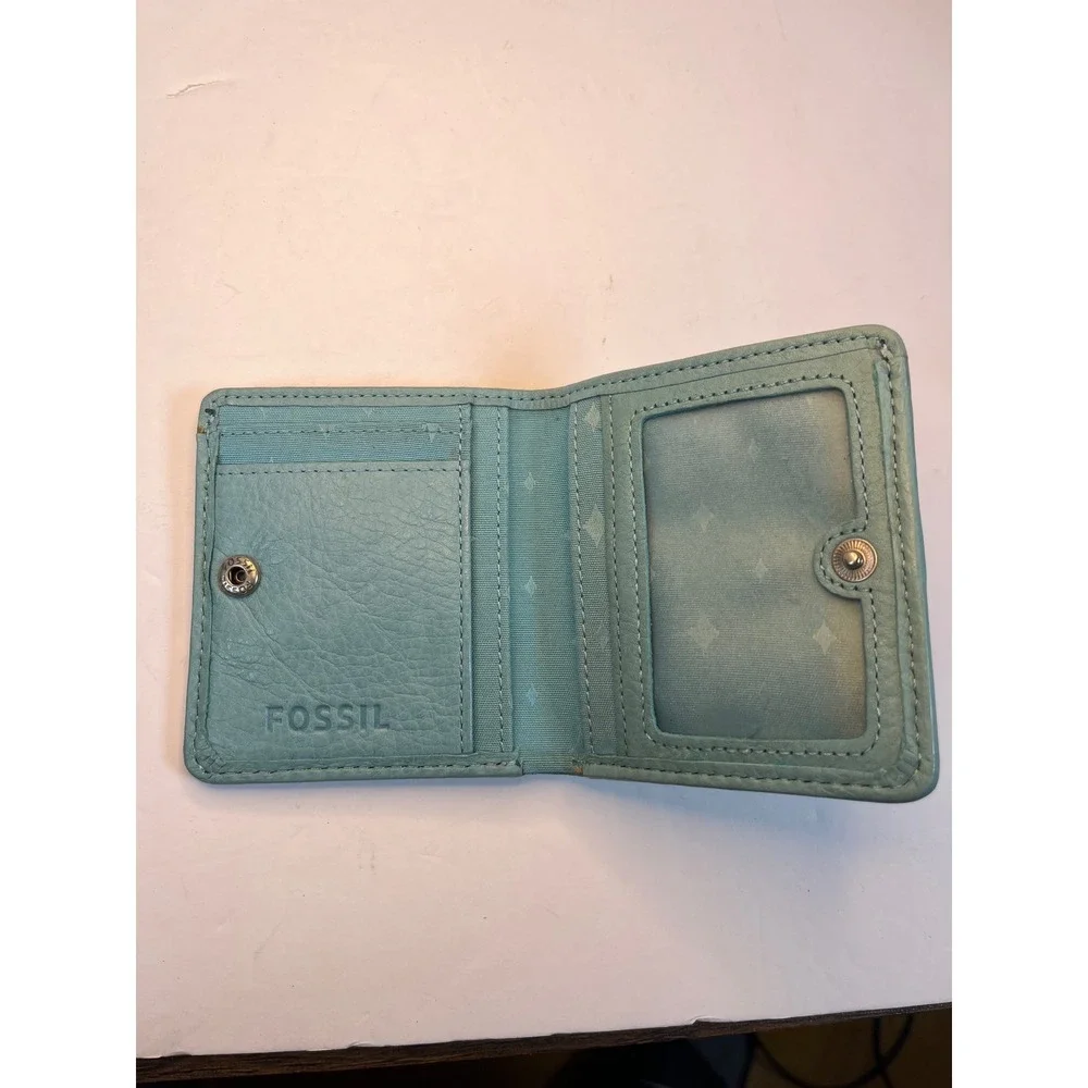 Fossil Blue Pebbled Leather Small Bifold Wallet Keyhole Logo Plate Zipper Pocket
